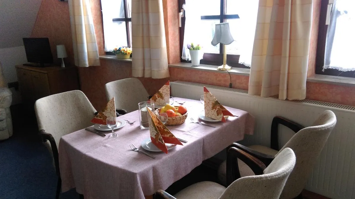 BookNoFees: Restaurang – Erhard Schnorbus Café Pension – Hallenberg – Erhard Schnorbus Café Pension, bild 1