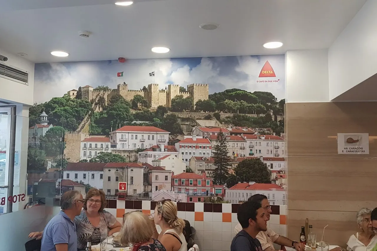 BookNoFees: Restaurang – Stop Benfica – Lisbon – Stop Benfica, bild 1