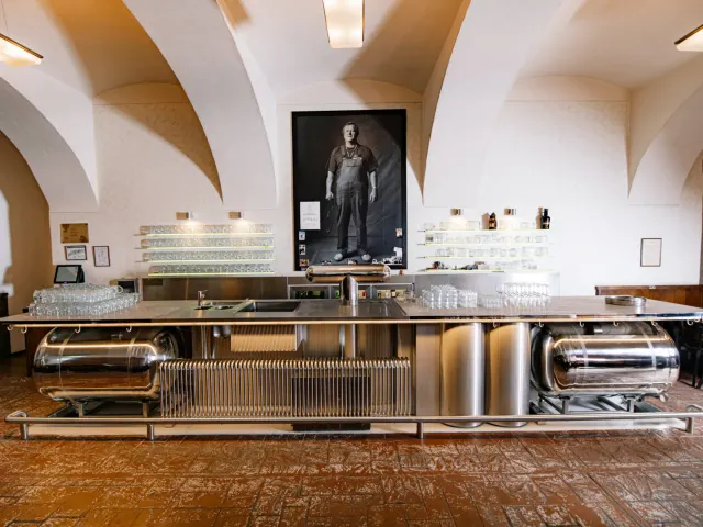 BookNoFees: Restaurang – Lokál Dlouhááá – Prague – Lokál Dlouhááá, bild 3