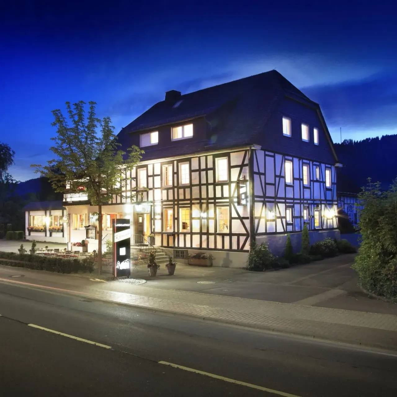 BookNoFees: Restaurang – Landgasthof Reinert – Eslohe-Reiste – Landgasthof Reinert, bild 1