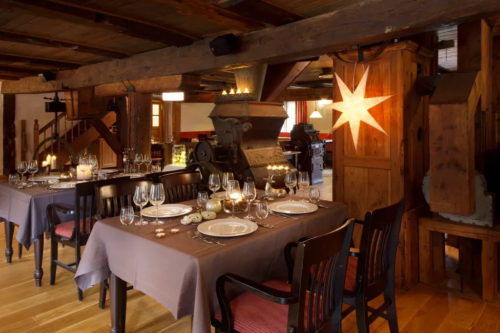 BookNoFees: Restaurang – Almer Schlossmühle – Brilon – Almers slottkvarn, bild 1