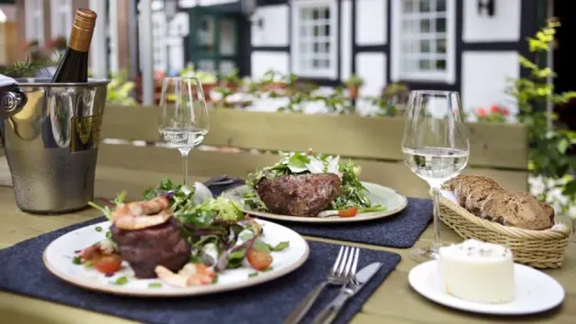 BookNoFees: Restaurang – Almer Schlossmühle – Brilon – Almers slottkvarn, bild 2