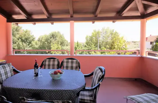 BookNoFees: Lugn och avkoppling på 110 m², nära stranden – Fažana Valbandon
