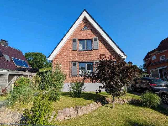 BookNoFees: Rymlig parhusvilla med lugn atmosfär – Lübeck