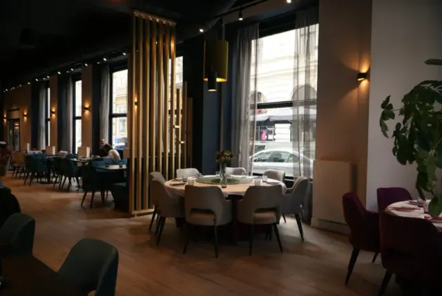 BookNoFees: Restaurang – Chuan – Vienna – John, bild 2