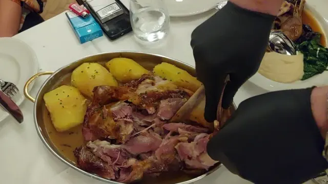BookNoFees: Restaurang – Faro – Belgrade – Långt borta, bild 3