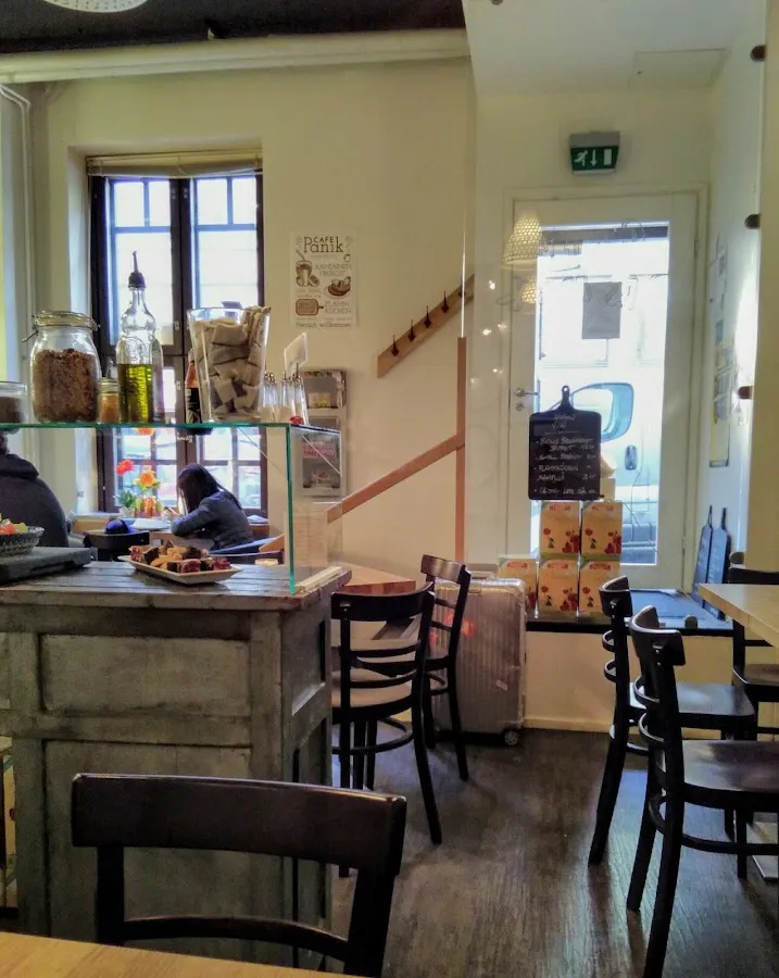 BookNoFees: Kafé – Cafe Panik – Helsinki – Café Panik, bild 1