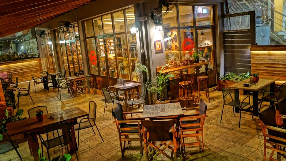 BookNoFees: Kafé – Metropolis – Athens – Metropolis, bild 1
