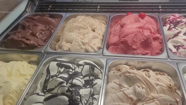 BookNoFees: Restaurang – Eiscafé Italy – Holzwickede – Eiscafé Italien, bild 3