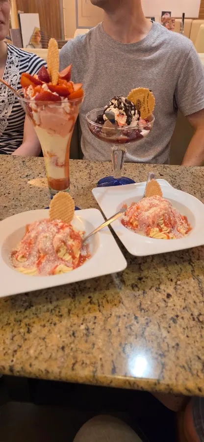 BookNoFees: Restaurang – Eiscafe San Remo – Hattingen – Eiscafe San Remo, bild 2