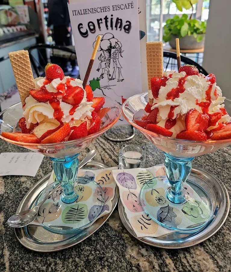 BookNoFees: Glass – Eiscafe Cortina – Hilchenbach – Eiscafé Cortina, bild 1