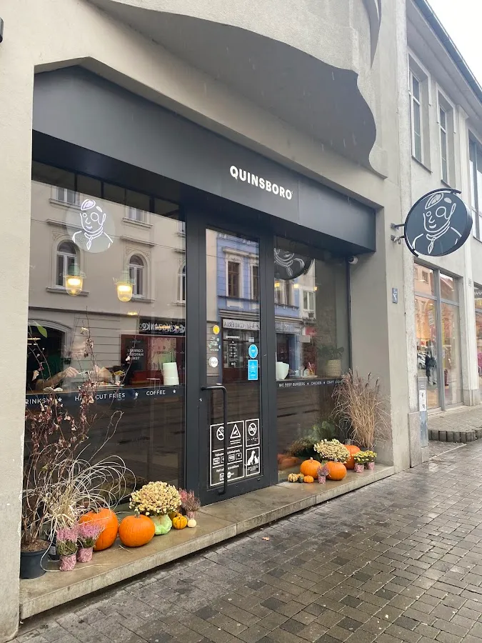 BookNoFees: Snackbar – Quinsboro – Bratislava – Quinsboro, bild 1