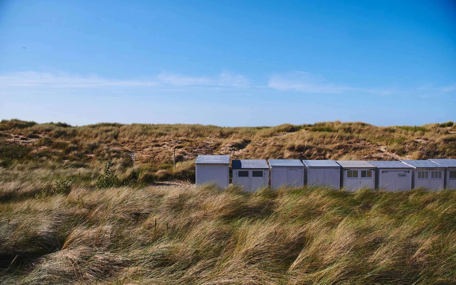 Strandhus mellan sanddynerna i Knokke-Heist