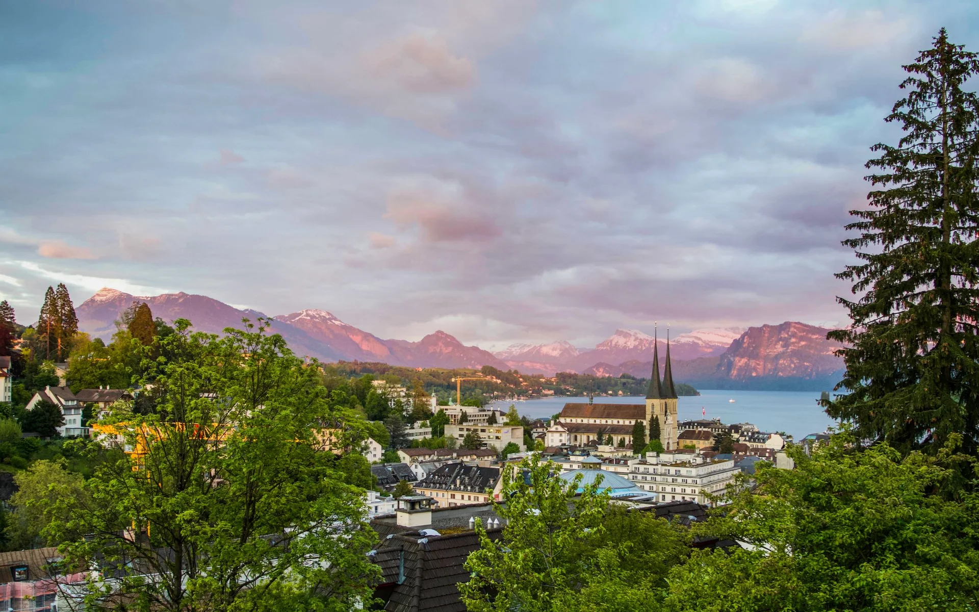 Utsikt över Luzern och dess historiska hus